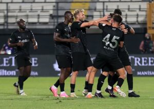 - Manisa FK: 2 - Atakaş Hatayspor: 1