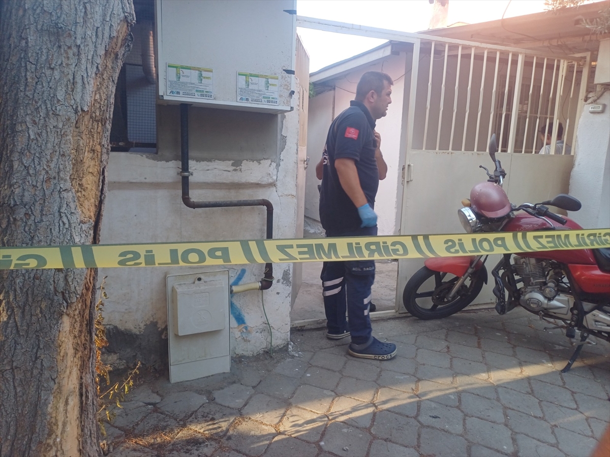 Manisa'da 16 yaşındaki kız çocuğu evinde bıçaklanmış halde ölü bulundu