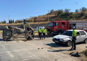 MANİSA (AA) – Manisa'nın Alaşehir ilçesinde ambulansla otomobilin çarpışması sonucu