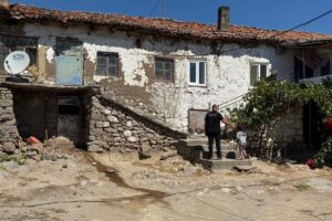 - İl genelinde bir kısmı metruk 60 yapı, depremden etkilendiği