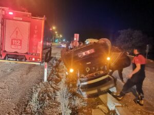 MARDİN (AA) – Mardin'in merkez Artuklu ilçesinde otomobilin devrilmesi sonucu