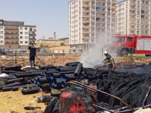 MARDİN (AA) – Mardin'in merkez Artuklu ilçesinde, plastik boruların depolandığı