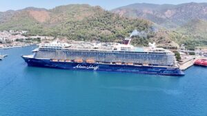 MUĞLA (AA) – Malta bayraklı kruvaziyer "Mein Schiff 5", 2748