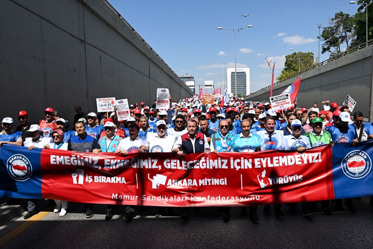 Memur sendikaları Ankara'da miting düzenledi