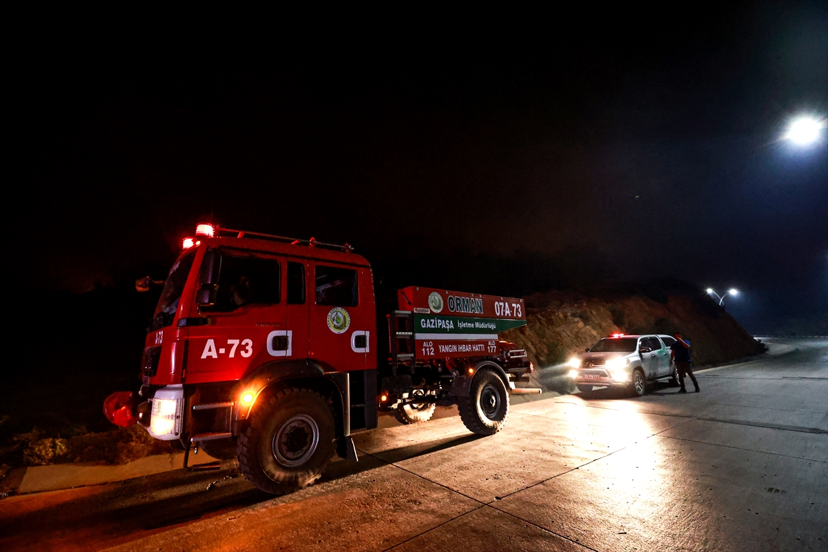 GÜNCELLEME 3 – Mersin'de ormanlık alanda yangın çıktı