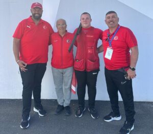 - Trap solo genç erkekler kategorisinde mücadele eden milli sporcu,