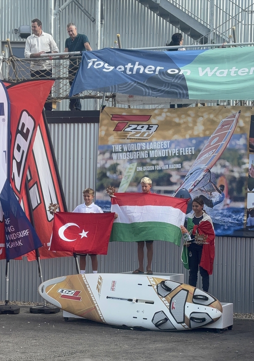 Milli sörfçü Tuna Tekin'den Galler'deki dünya şampiyonasında 2 madalya