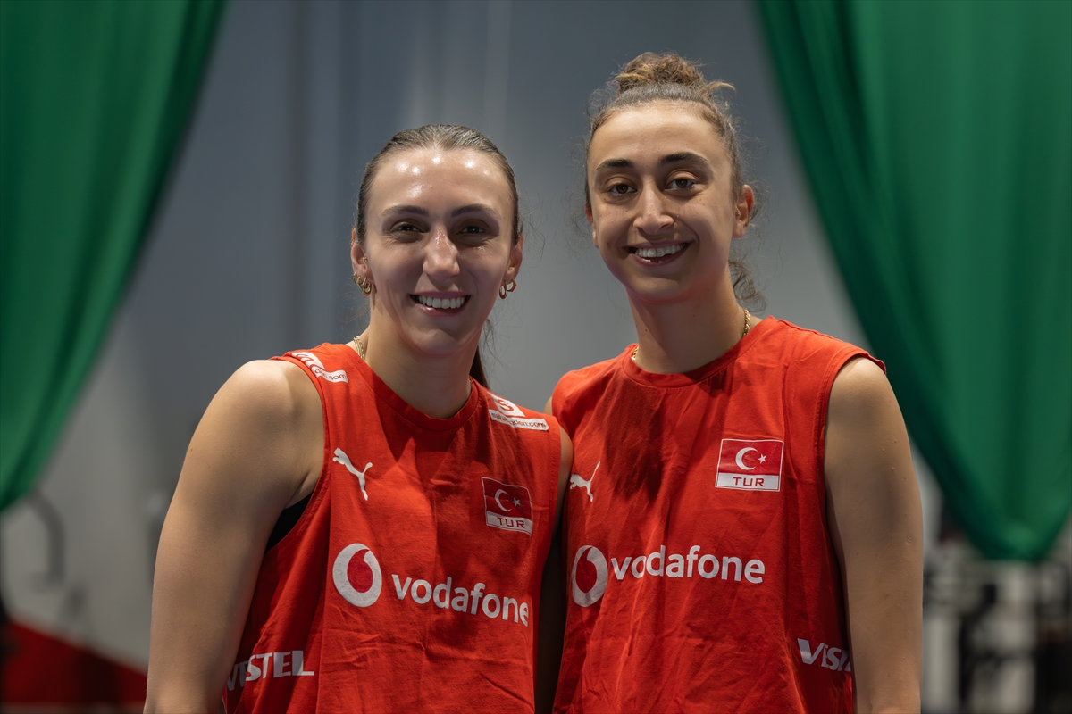 Milli voleybolcular Aslı Kalaç ve Elif Şahin, Slovenya maçını kazanacaklarına inanıyor