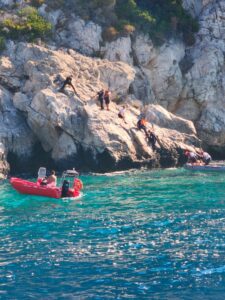 MUĞLA (AA) – Muğla'nın Milas ilçesinde 8 kişinin bulunduğu fiber