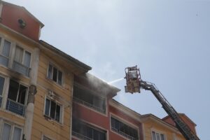MUŞ (AA) – Muş'ta 7 katlı bir binada çıkan yangın
