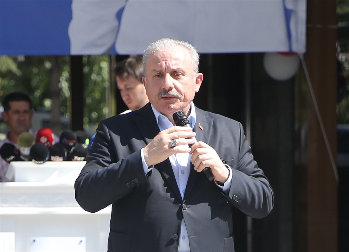 Niğde'de Yaşar Kaplan Kütüphanesi ve Doktor Müzeyyen Toker Kadın Yaşam Merkezi açıldı