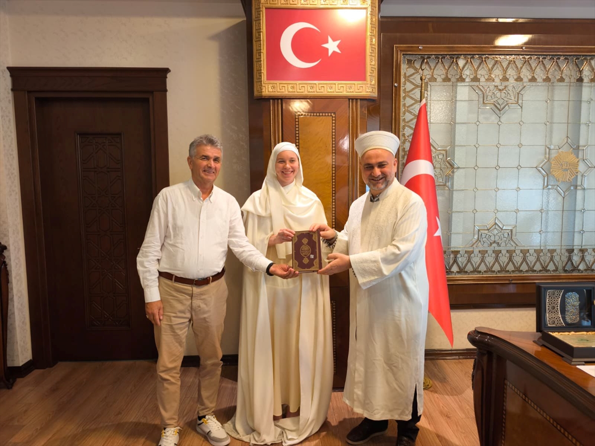 Polonyalı kadın Adana'da Müslüman oldu