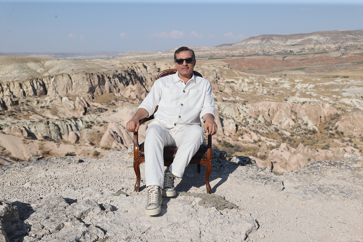 Rafet El Roman yeni şarkısı için Kapadokya'da kamera karşısına geçti