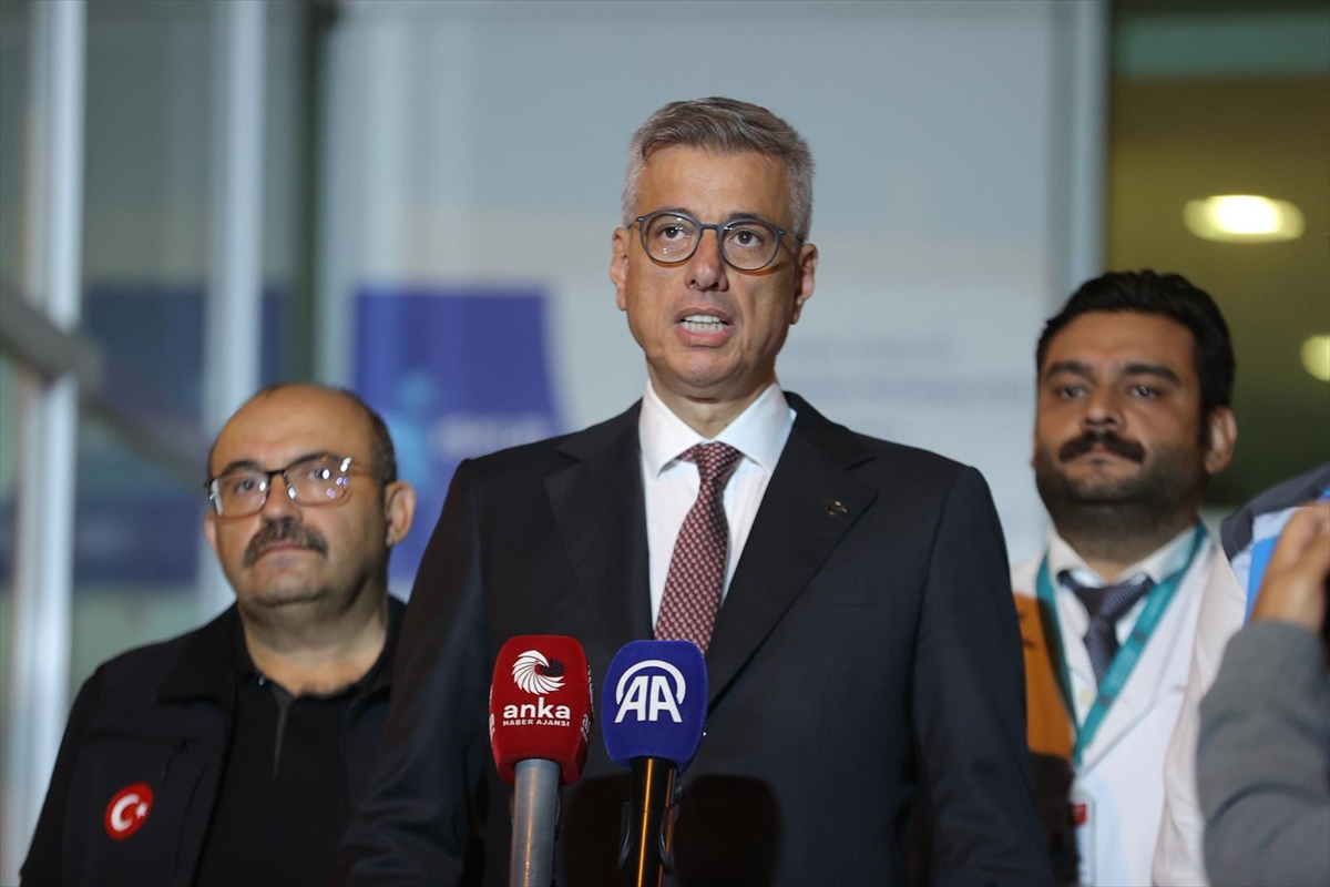 Sağlık Bakanı Memişoğlu, 6,1 büyüklüğünde depremin yaşandığı Sındırgı'da açıklama yaptı: