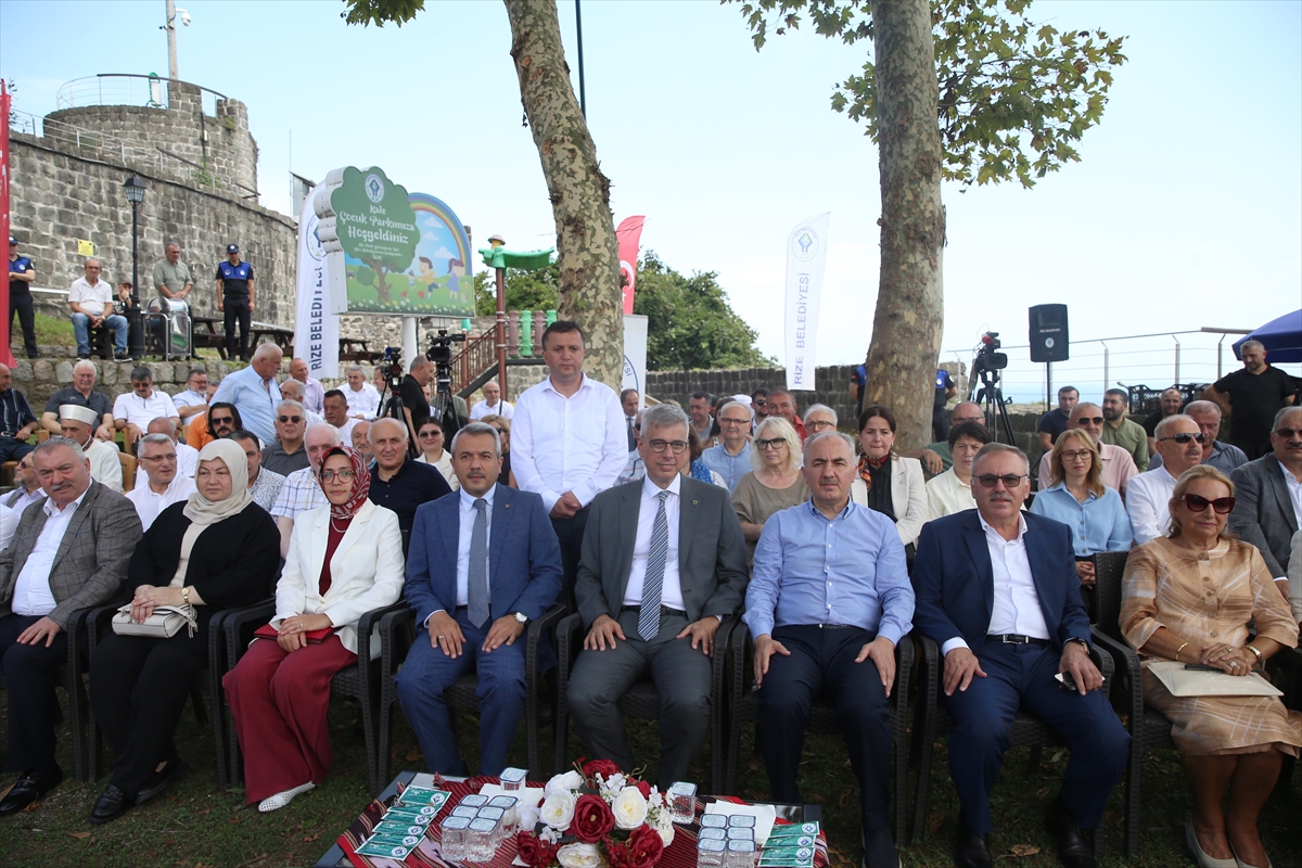 Sağlık Bakanı Memişoğlu, Rize'de merhum Belediye Başkanı Ekrem Orhon'u anma törenine katıldı