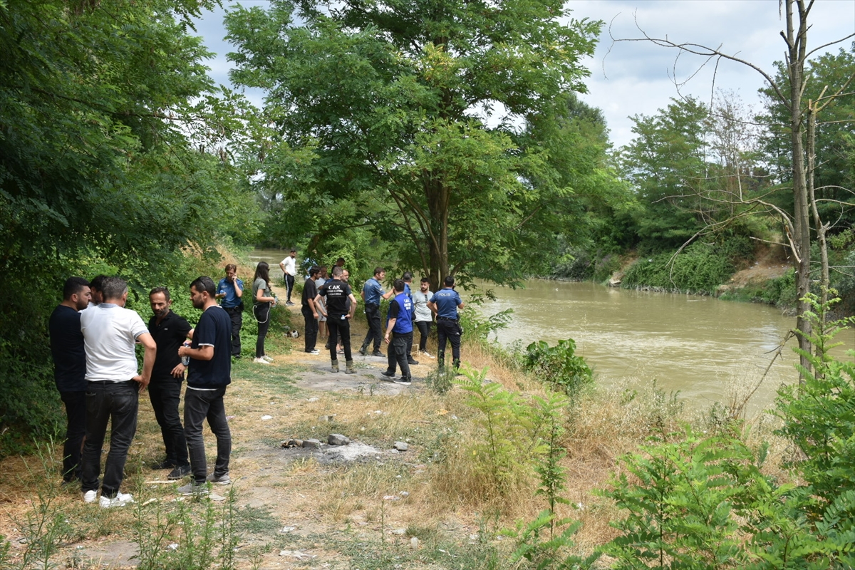 Sakarya Nehri'nde kaybolan genç aranıyor