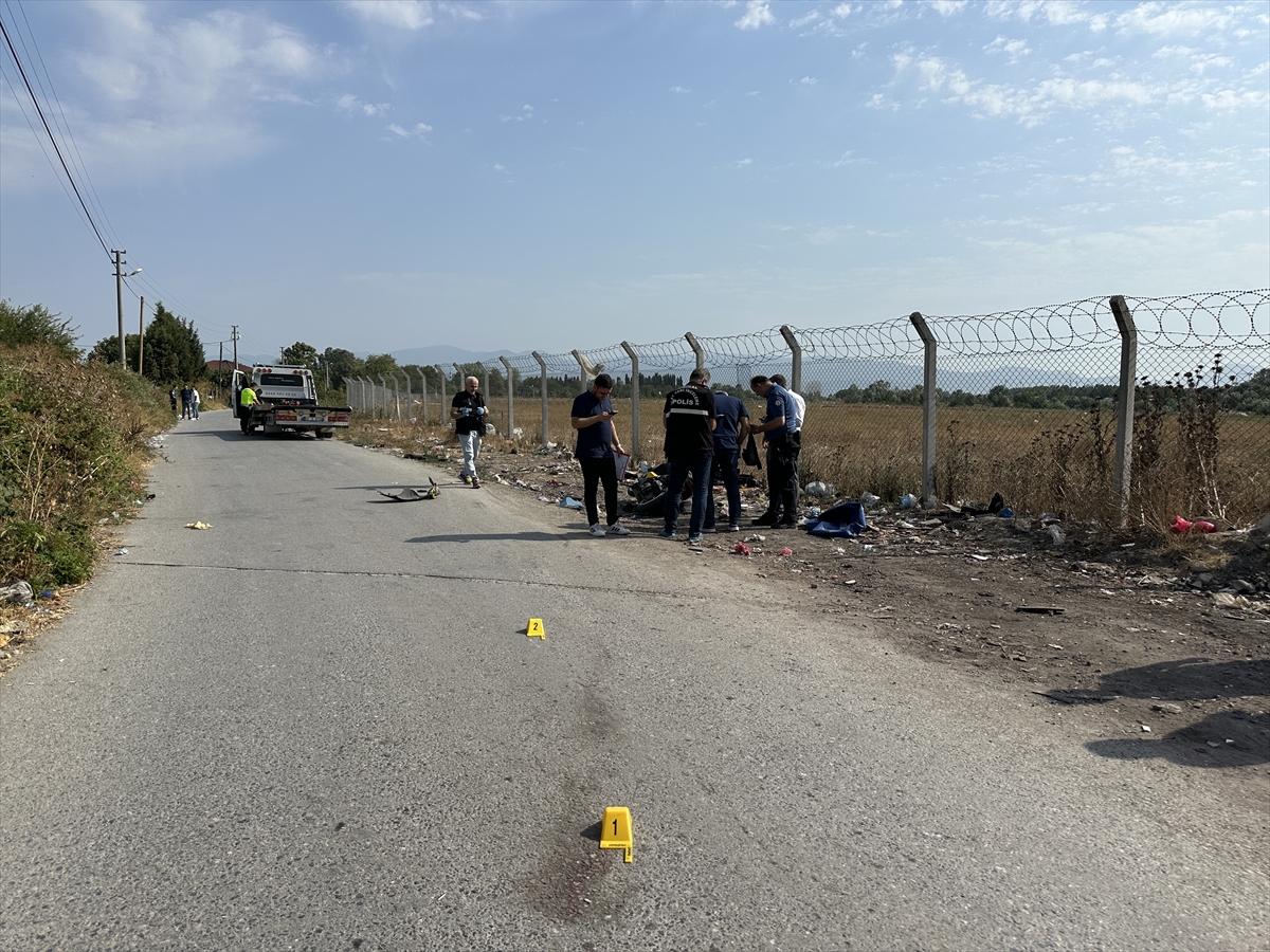 Sakarya'da hafif ticari araçla çarpışan motosikletin sürücüsü öldü