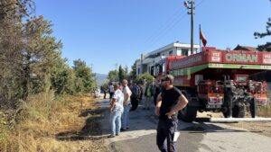 - Dumandan etkilenen 3 kişiye ambulansta müdahale edildi