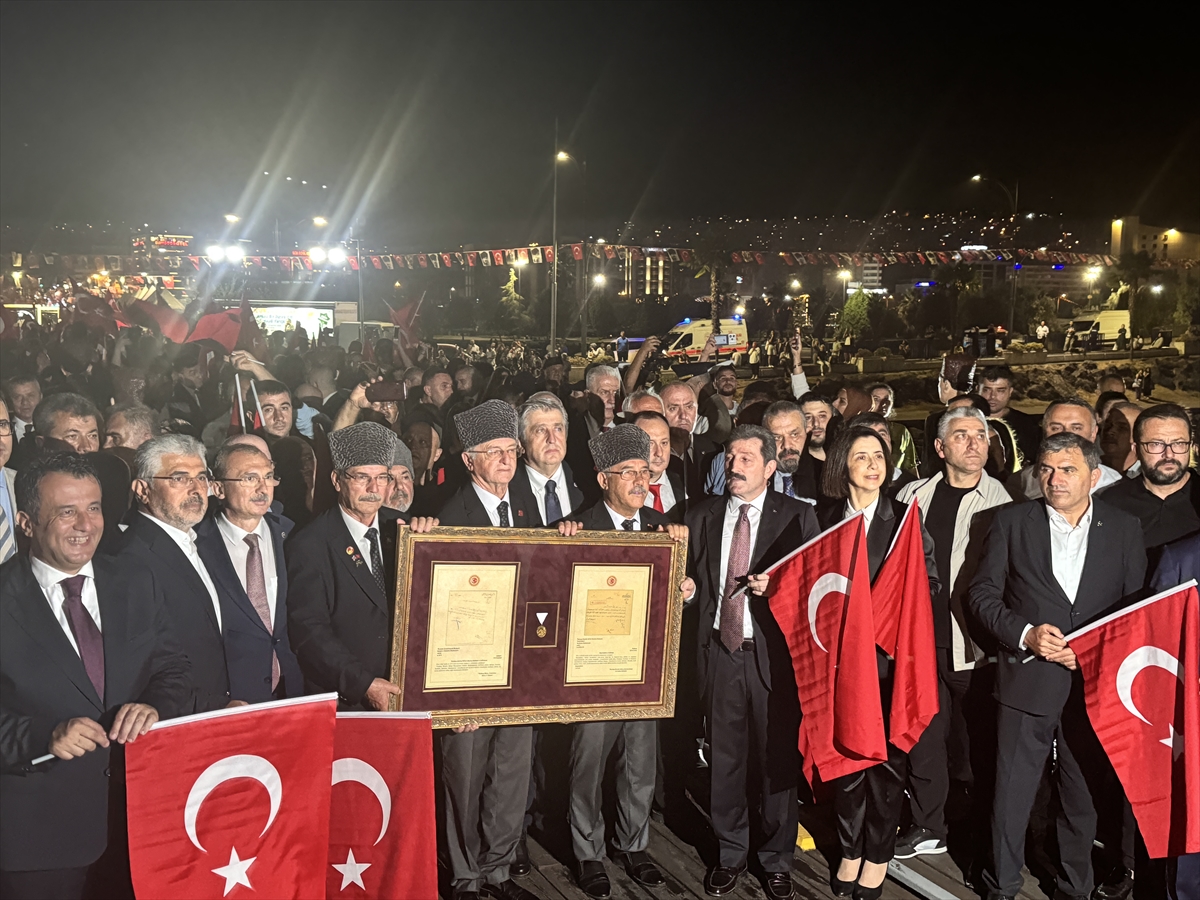 Samsun'da 30 Ağustos Zafer Bayramı dolayısıyla fener alayı düzenlendi