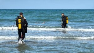 SAMSUN (AA) – Samsun'un Atakum ilçesinde denize giren 2 gençten