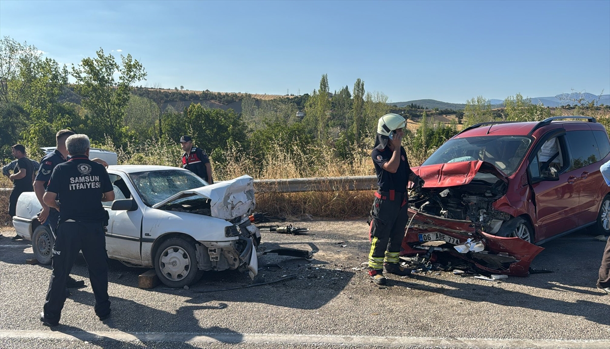 Samsun'da iki otomobilin çarpışması sonucu 1 kişi öldü, 11 kişi yaralandı