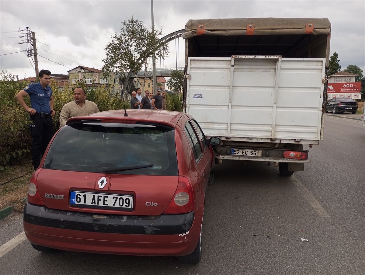 Samsun'da otomobille kamyonetin çarpıştığı kazada 2 kişi yaralandı