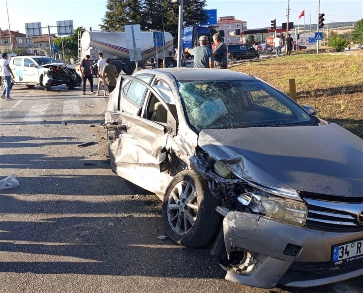 Samsun'da pikapla otomobilin çarpıştığı kazada 4 kişi yaralandı
