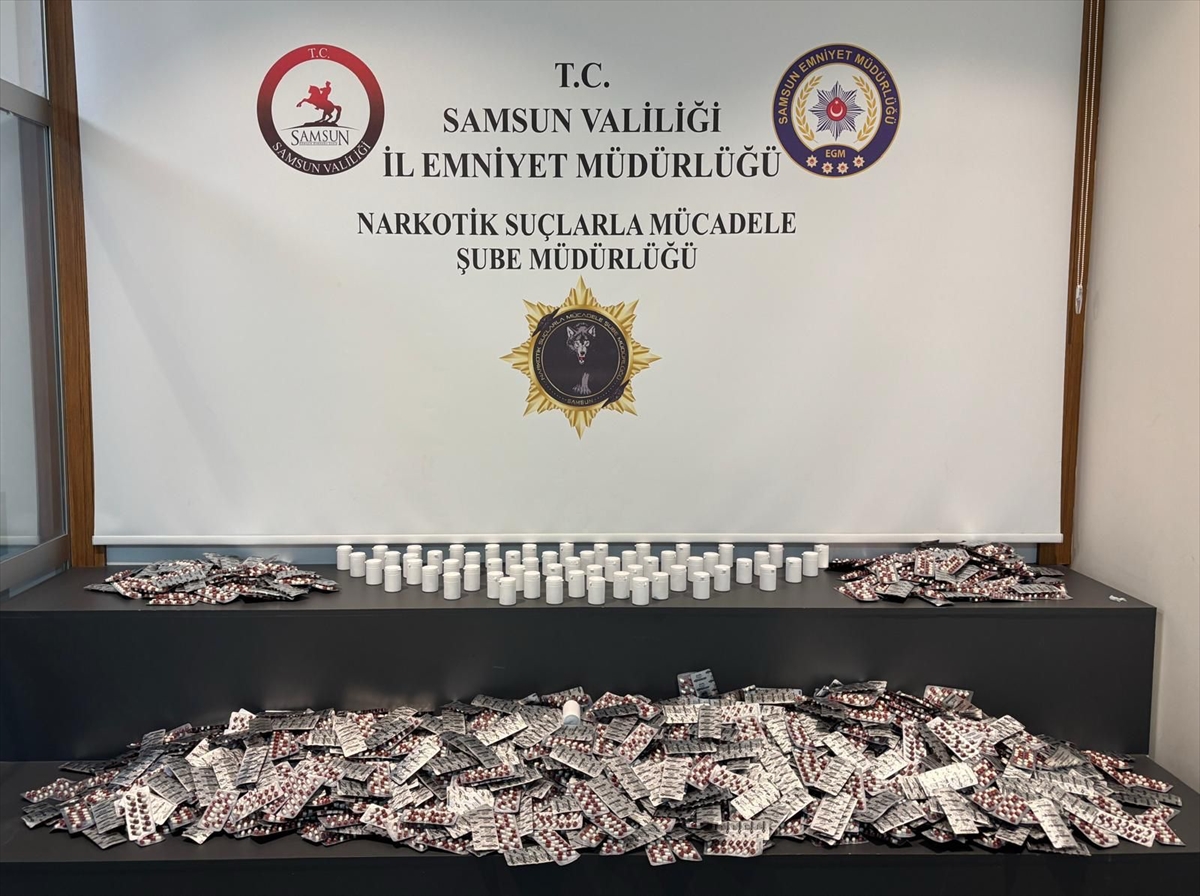 Samsun'da valize gizlenen 24 bin sentetik ecza ele geçirildi