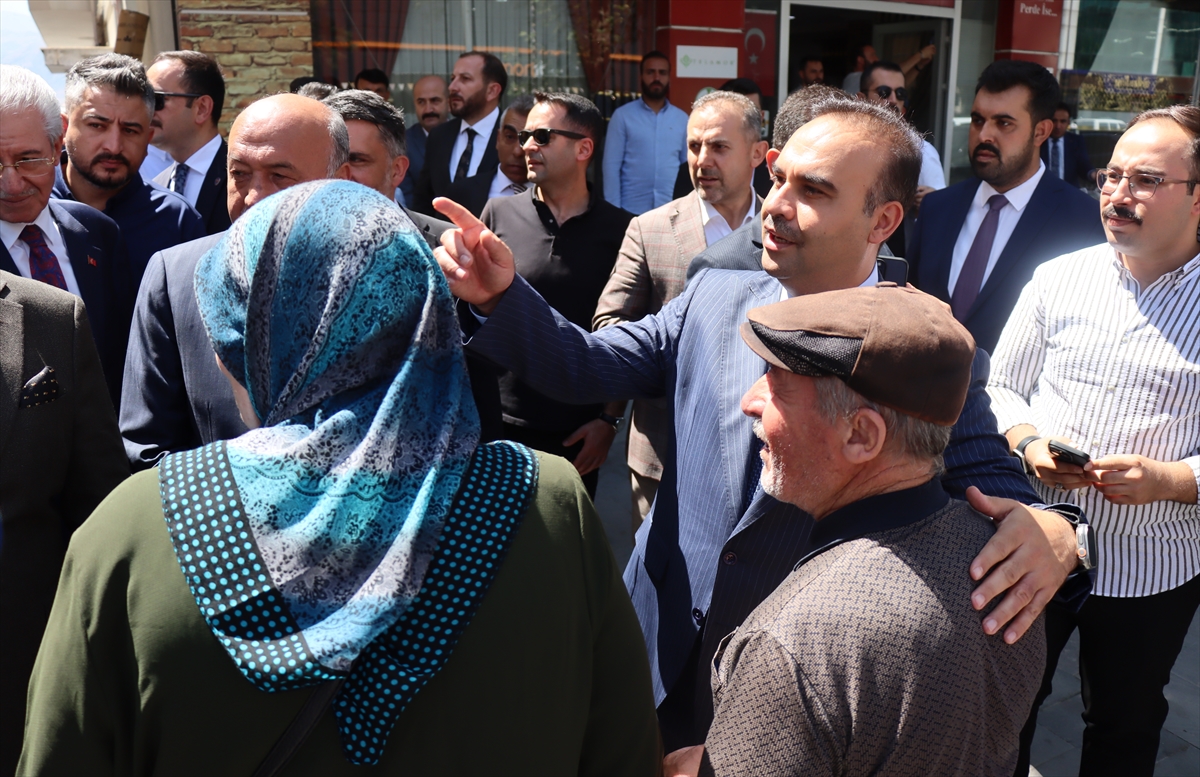 Sanayi ve Teknoloji Bakanı Kacır, Erzincan AK Parti İl Başkanlığı ziyaretinde konuştu: