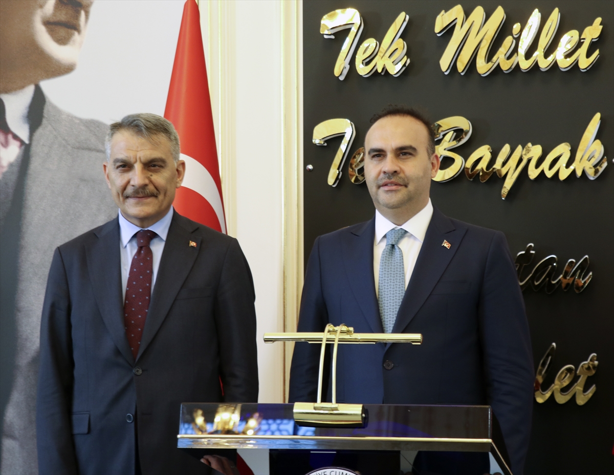 Sanayi ve Teknoloji Bakanı Kacır, AK Parti Yozgat İl Başkanlığı'nda konuştu: