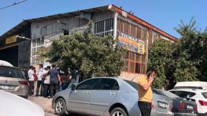 ŞANLIURFA (AA) – Şanlıurfa'nın Eyyübiye ilçesindeki tamirci ustası iş yerinde