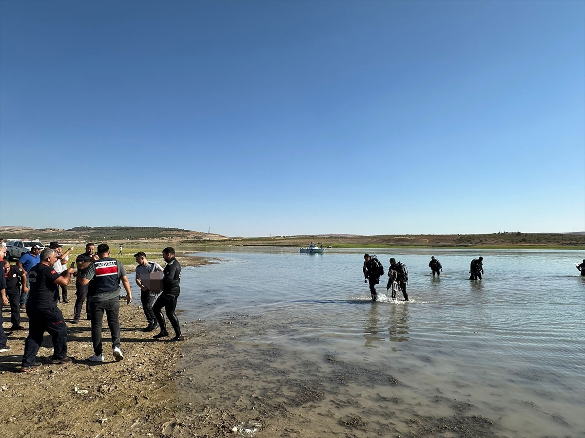 Şanlıurfa'da gölde kaybolan çocuk için arama çalışması başlatıldı