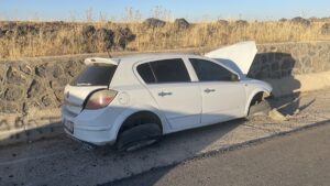 ŞANLIURFA (AA) – Şanlıurfa'nın Siverek ilçesinde istinat duvarına çarpan otomobildeki