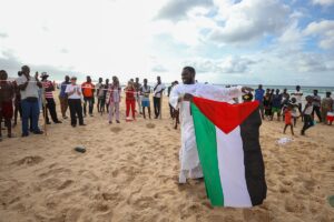 DAKAR (AA) – Senegal'in başkenti Dakar'da performans sanatçısı Thierno Gueye,