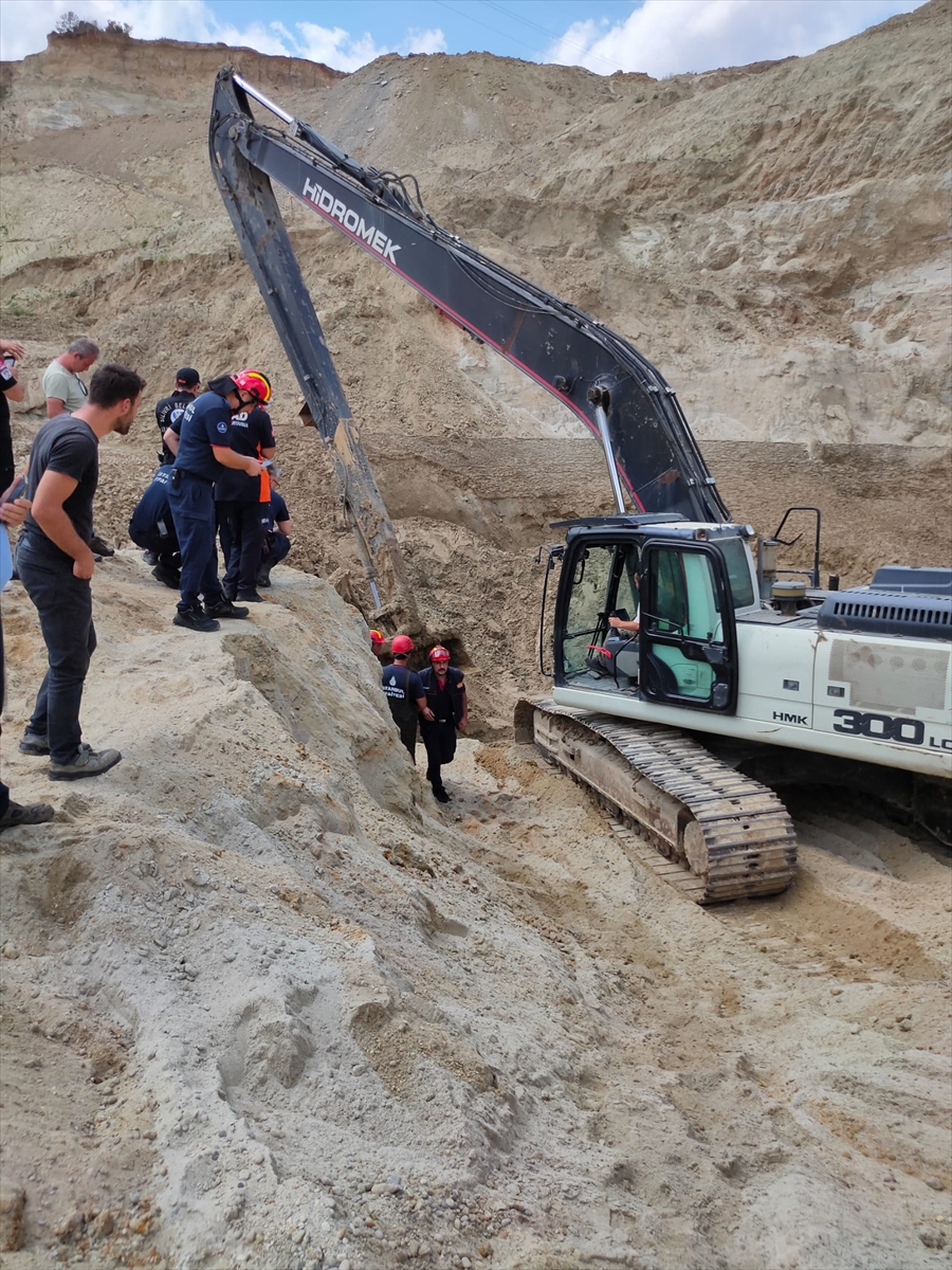 Silivri'de kum ocağında göçük altında kalan işçinin cansız bedenine ulaşıldı