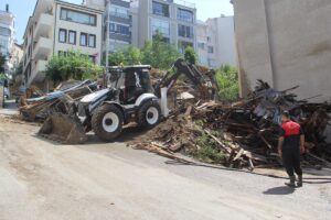 SİNOP (AA) – Sinop'ta yıkılma riski bulunan ve çevresinde güvenlik