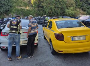 İSTANBUL (AA) – Şişli'de trafik güvenliğini tehlikeye düşüren taksiciye 11