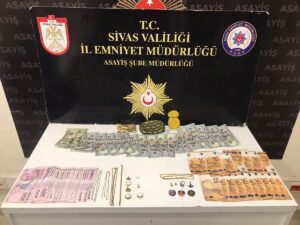 SİVAS (AA) – Sivas merkezli 4 ilde düzenlenen dolandırıcılık operasyonunda
