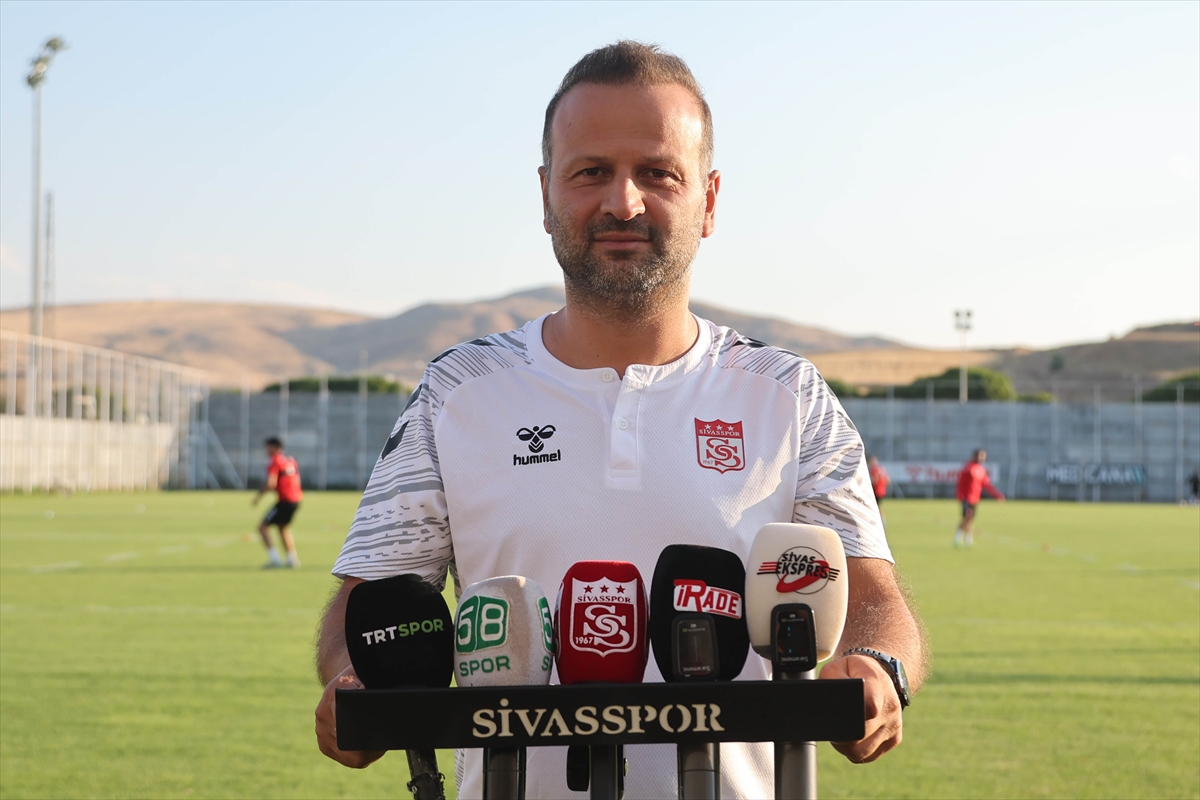 Sivasspor Teknik Direktörü Osman Zeki Korkmaz, sezonun ilk maçlarını değerlendirdi: