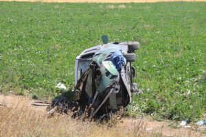 SİVAS (AA) – Sivas'ın Hafik ilçesinde hafif ticari aracın devrilmesi