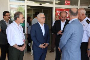 SİVAS (AA) – Sivas'ın Suşehri ilçesinde, fındık işçilerini taşıyan minibüsün