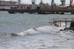 TEKİRDAĞ (AA) – Marmara Denizi'nde etkili olan poyraz, Tekirdağ'da deniz