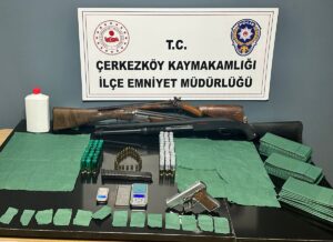 TEKİRDAĞ (AA) – Tekirdağ’da ruhsatsız silah ve uyuşturucu operasyonunda gözaltına