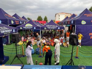 - Kasım ayına kadar Türkiye'nin farklı şehirlerinde çocuklarla buluşacak olan