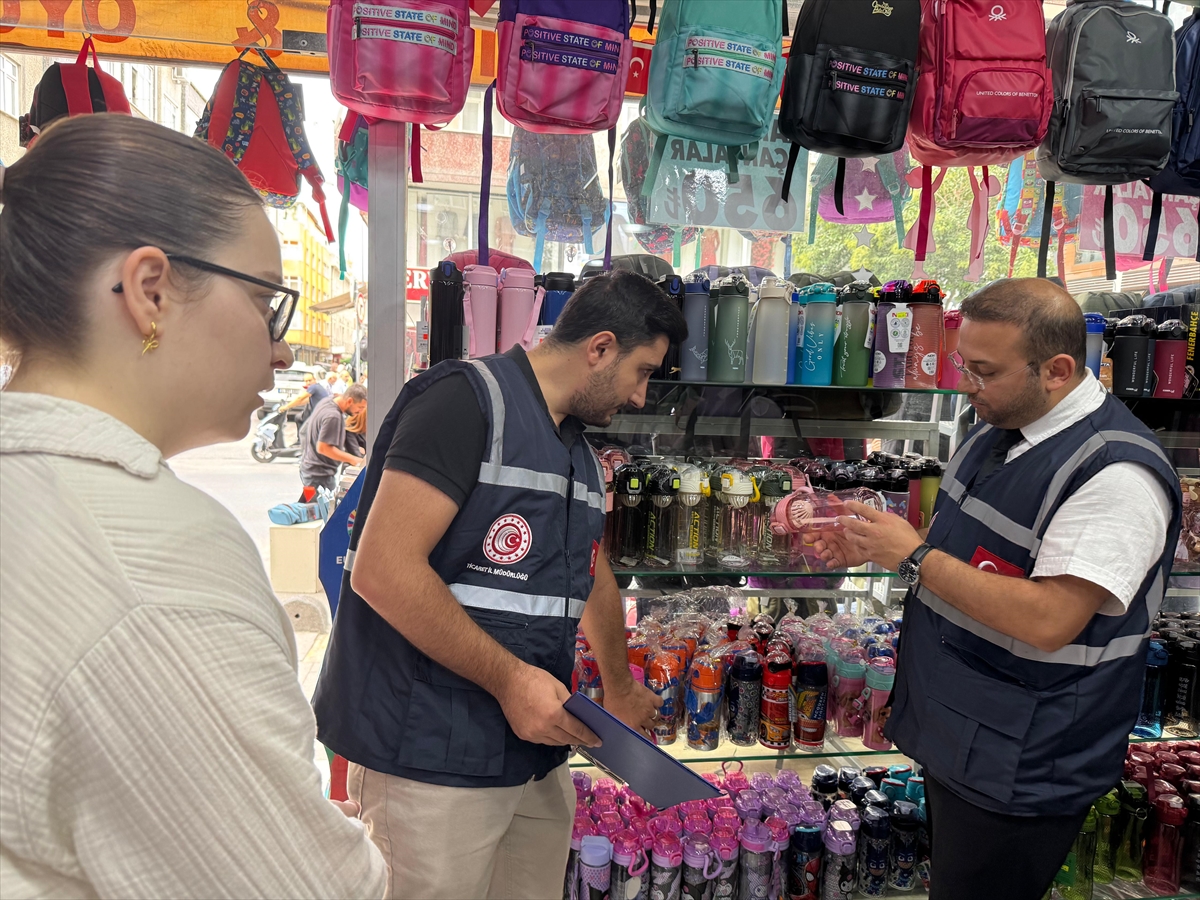 Ticaret Bakanlığı ekipleri İstanbul'da kırtasiye ve okul ürünleri denetimine devam ediyor