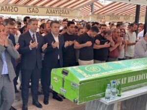 - AK Parti Genel Başkan Yardımcısı Zafer Sırakaya da cenaze