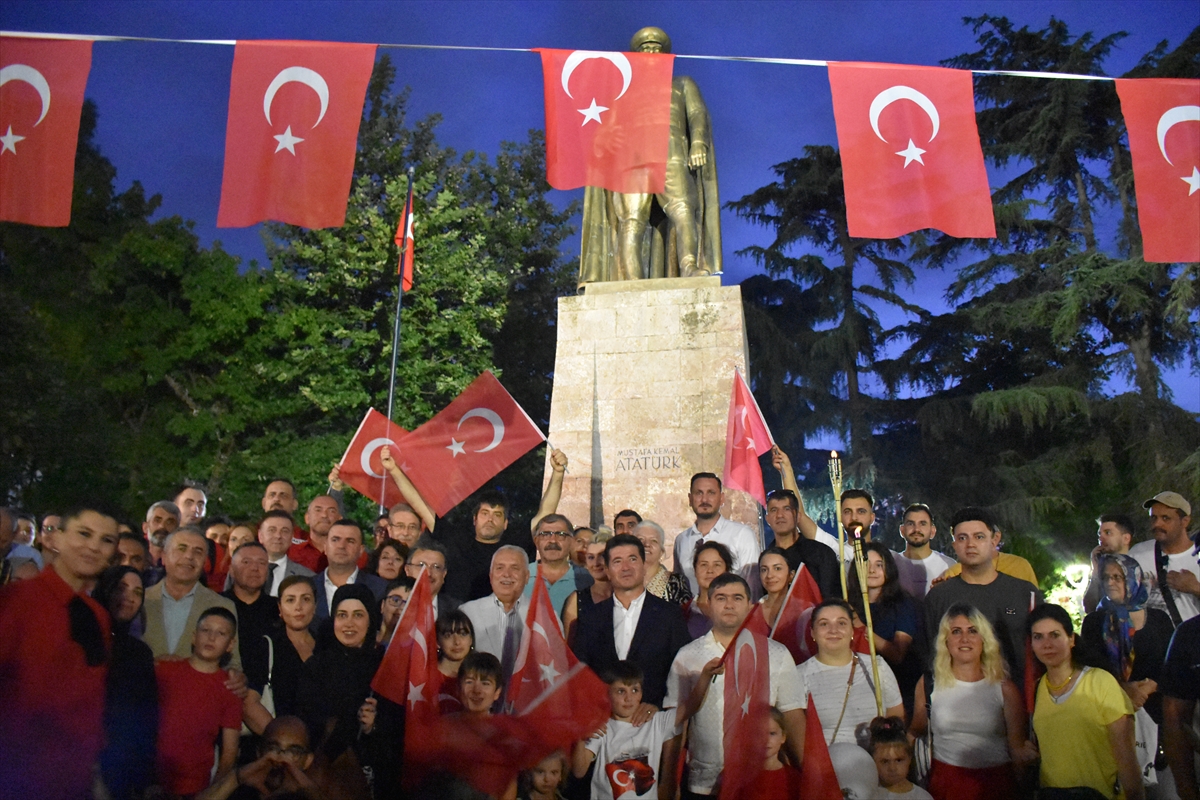 Trabzon'da 30 Ağustos Zafer Bayramı dolayısıyla fener alayı düzenlendi