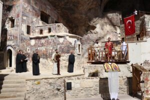 TRABZON (AA) – Trabzon'un Maçka ilçesinde, Karadağ'ın Altındere Vadisi'ne bakan