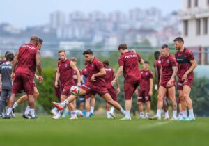 TRABZON (AA) – Trabzonspor, sezon hazırlıklarını çift antrenmanla devam etti.