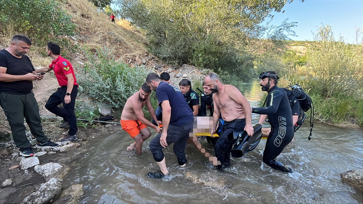 Tunceli'de Pülümür Çayı'na giren kişi boğuldu